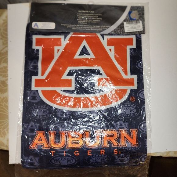 Collegiate Decorative Flags - Picture 3 of 5